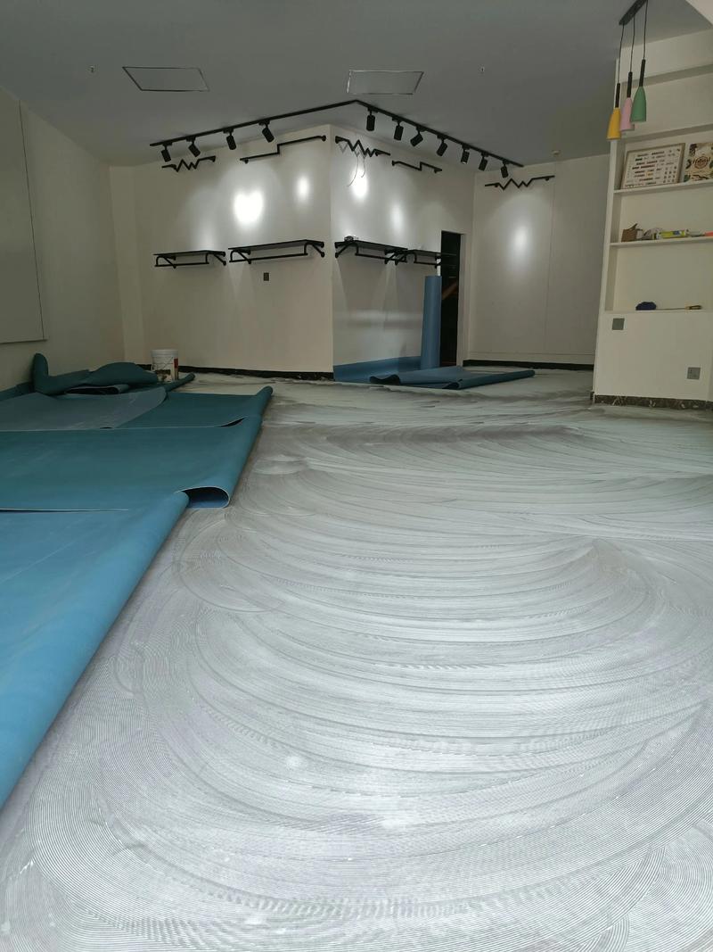 PVC塑膠地板施工指南 單人操作與批發(fā)優(yōu)勢